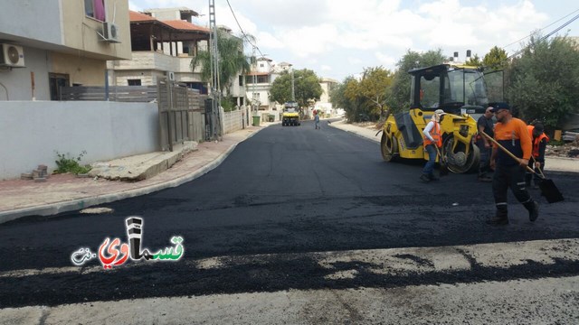 فيديو: تعبيد الشوارع اصبح ثقافة يومية لدى الرئيس عادل بدير وسكان الحي الشرقي .. الله يطول بعمره الرئيس عادل ...  